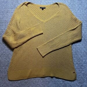 American Eagle Woman's XL Mustard Yellow Long Sleeve Knit Shirt‎